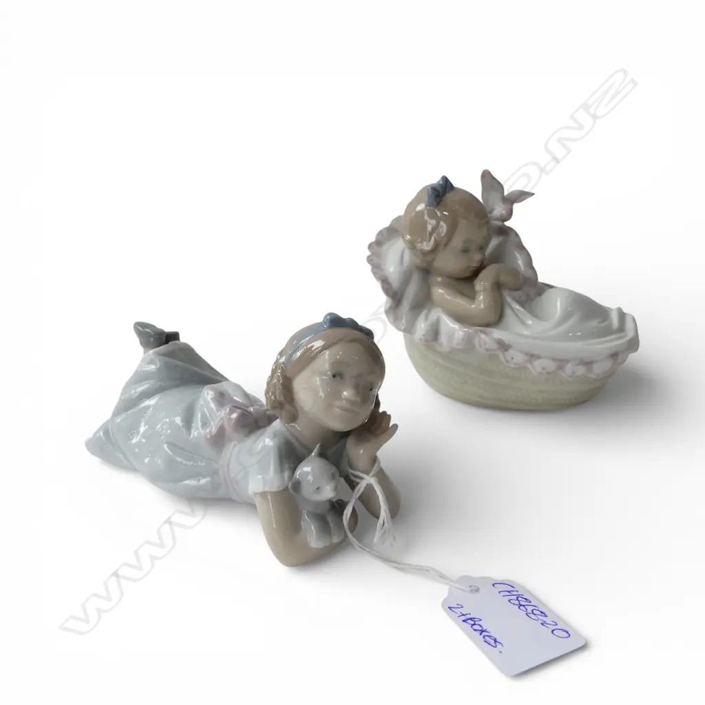 2 LLADRO FIGURES; 'COMFORTING DREAMS' & 'HOW SWEET' in boxes L.130mm Image 1++
