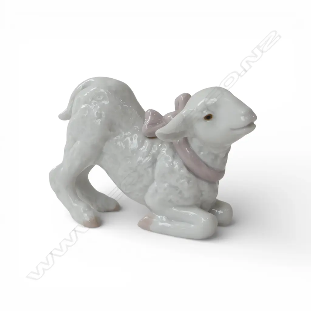 LLADRO FIGURE 'BABY GIRL LAMB' in box H.110mm Image 1++