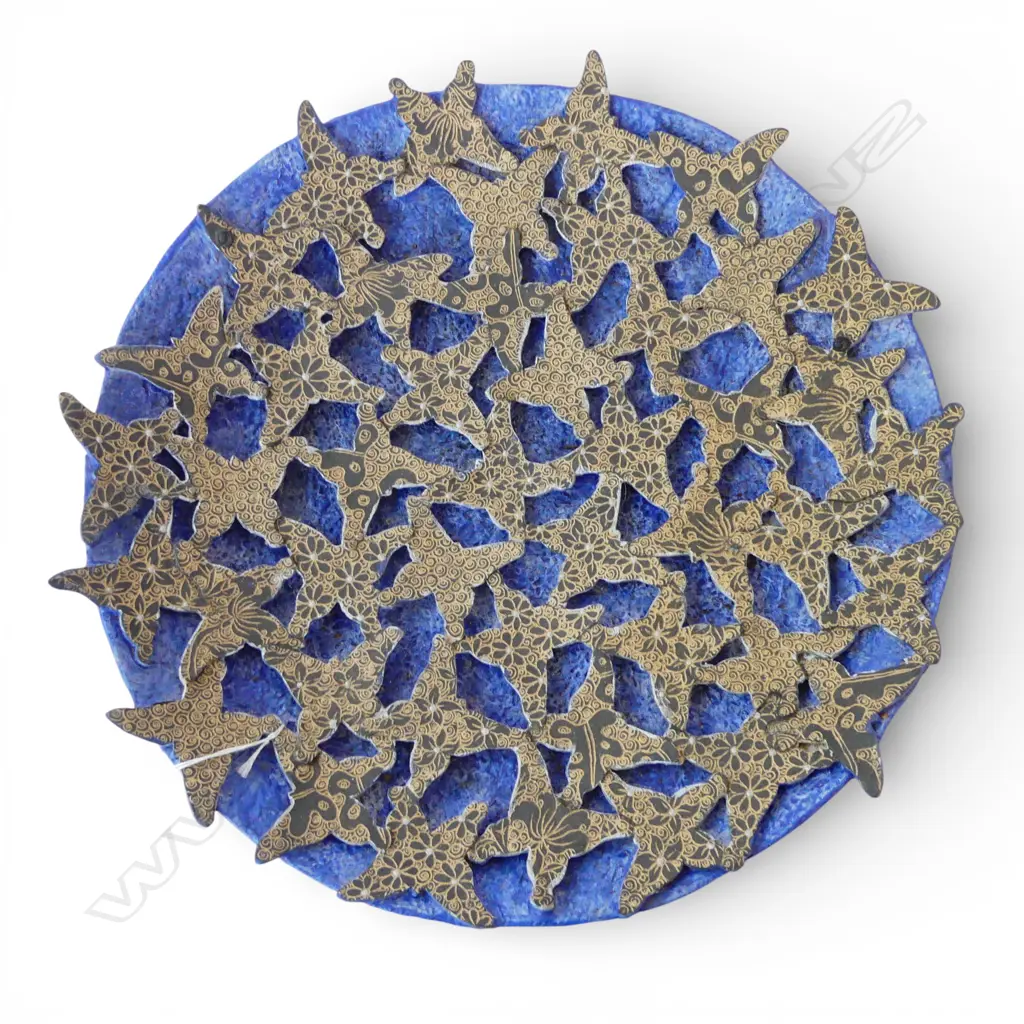 KEUM SUN LEE LARGE POTTERY PLATTER WITH STARFISH DECORATION DIA.450mm Image 1++