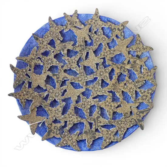 KEUM SUN LEE LARGE POTTERY PLATTER WITH STARFISH DECORATION DIA.450mm