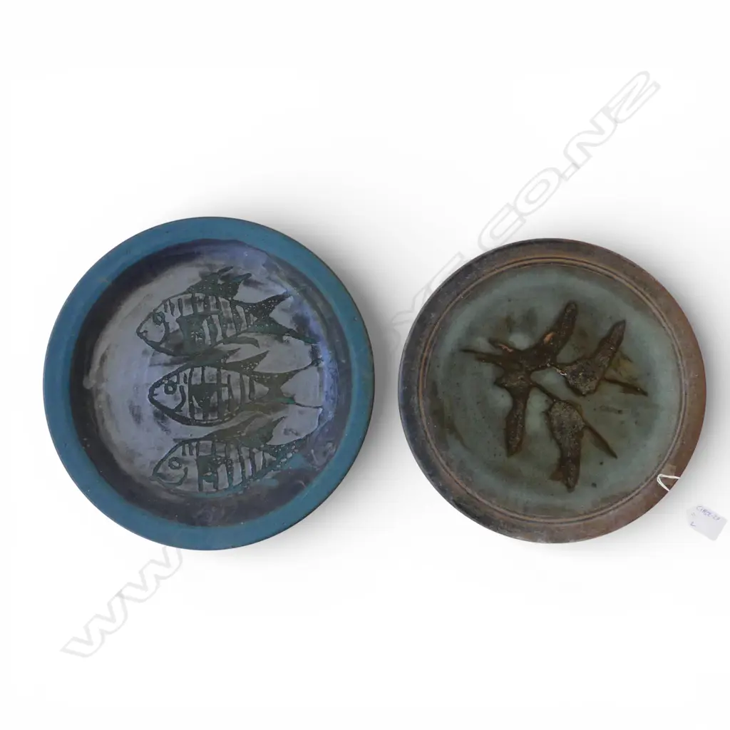 2 PETER STICHBURY STUDIO POTTERY WALL PLATES Dia.290mm Image 1++