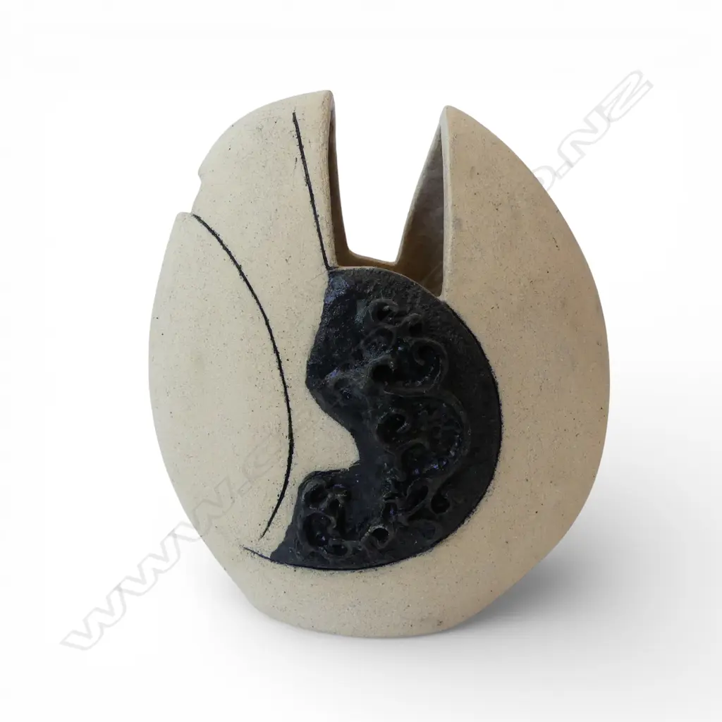 N.Z. STUDIO POTTERY VASE potters mark to base H.300mm Image 1++