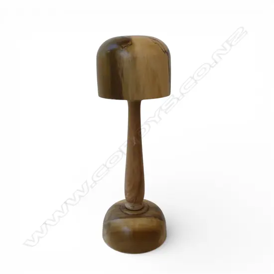 HAT BOCK ON TALL STAND H.385mm