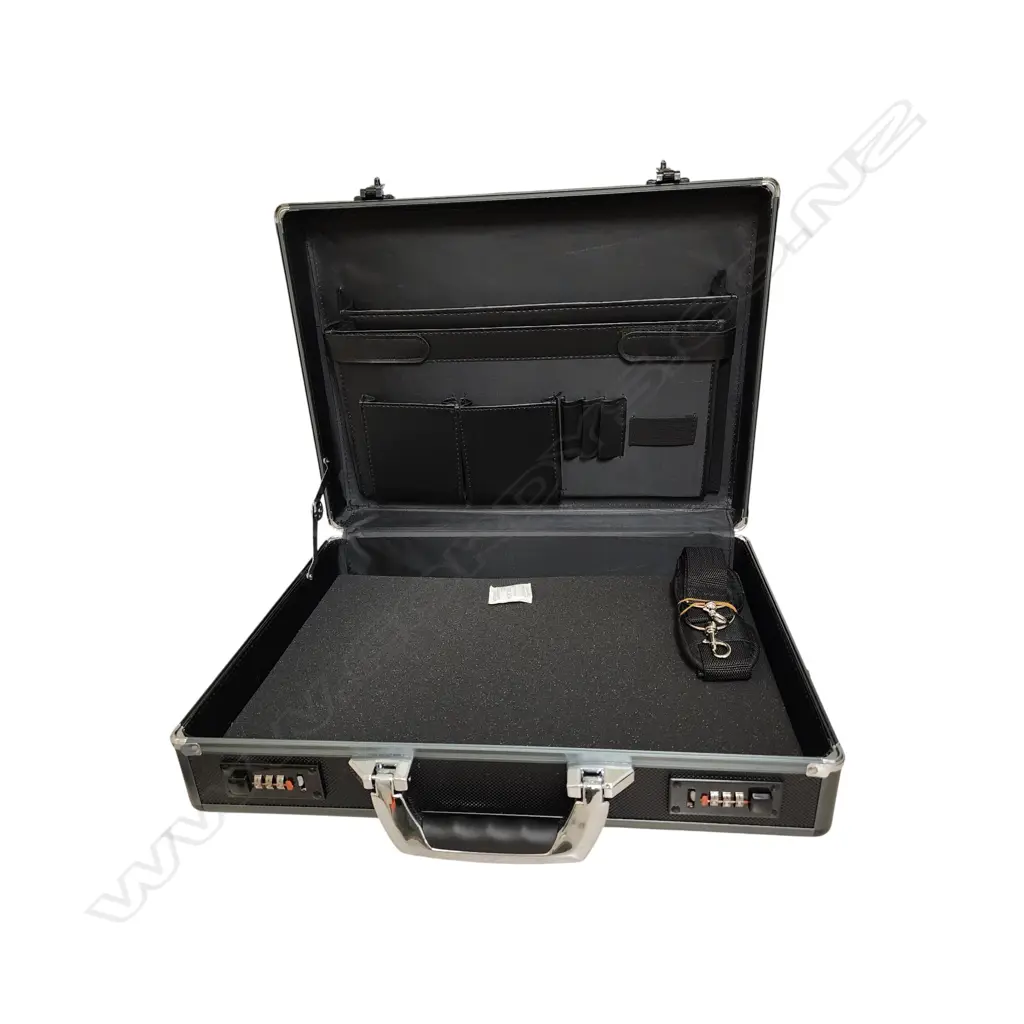 BLACK ALUMINUM EXECUTIVE BRIEFCASE Image 1++