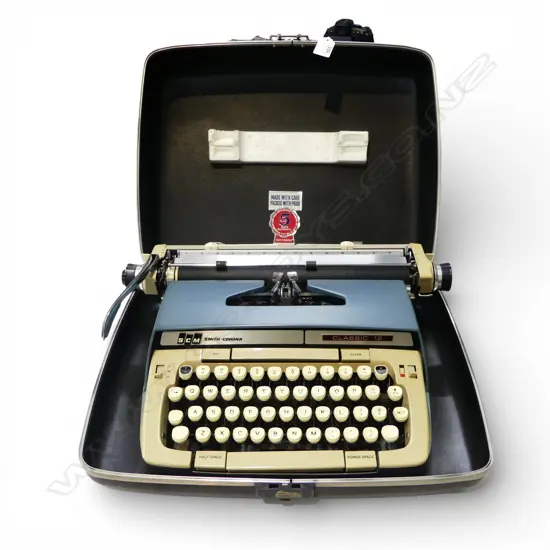 SMITH-CORONA 'CLASSIC 12' TYPEWRITER IN CASE W.450mm