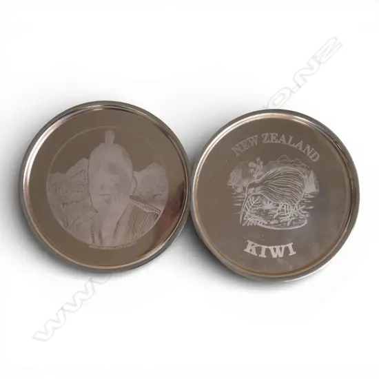 2 VINTAGE NZ TRAYS copper finish. 'NZ KIWI' + 'MAORI CHIEFTAN-NZ'. Dia.385mm