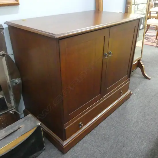 MAHOGANY TV CABINET 1040x600x920mm