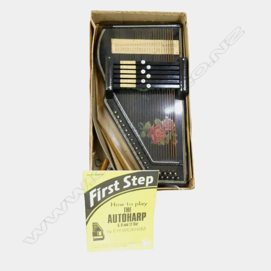 BOXED 'FIRST STEP' AUTOHARP WITH MANUAL by E.H. WICKHAM Image 1++