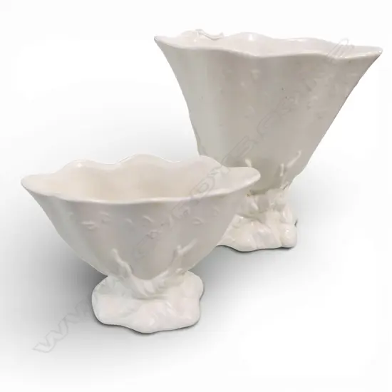 2 CROWN LYNN VASES #676 & LARGER VERSION w. RIM CHIP H.170mm