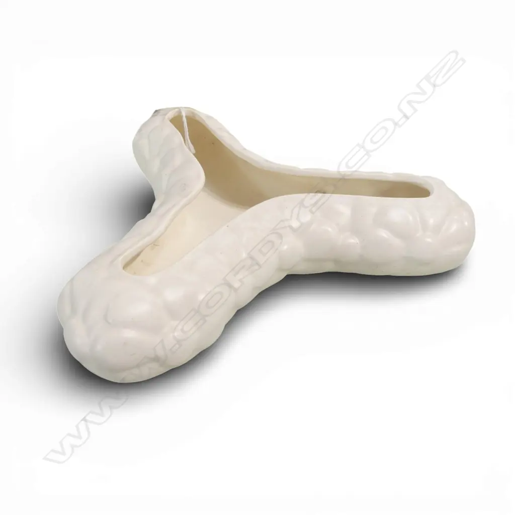 CROWN LYNN 3 POINTED TROUGH VASE #140 200mm dia Image 1++