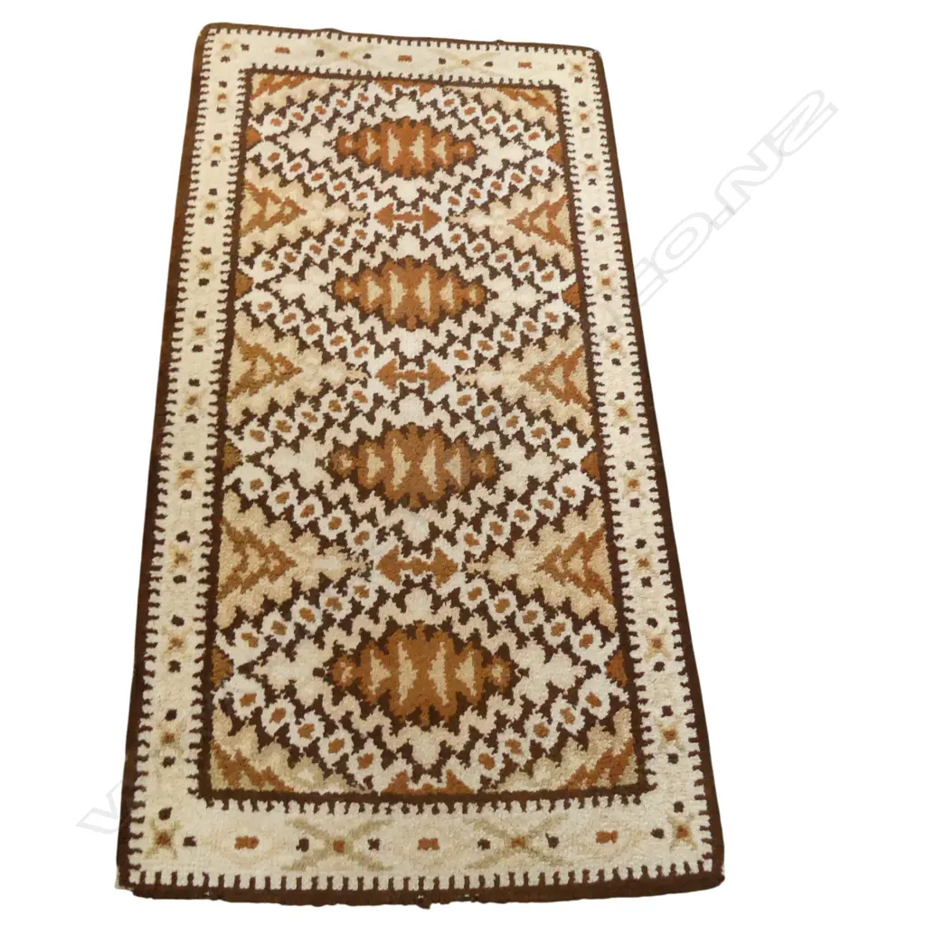 TUFTED WOOLLEN RUG1800 X 930MM  Image 1++