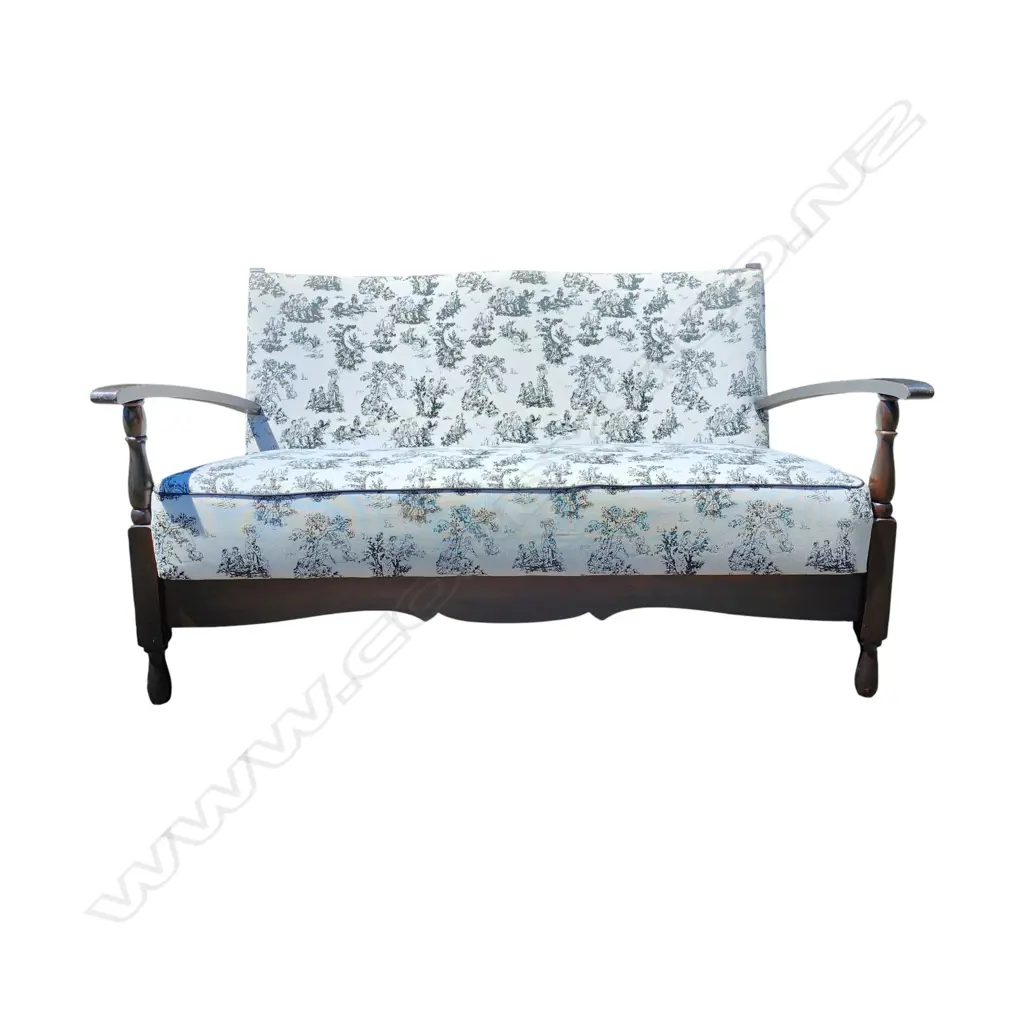 VINTAGE WOODEN FRAME SETTEE WITH A BLACK AND WHITE TOILE PRINT CUSHION (1300 x760x700) Lx H x D Image 1++
