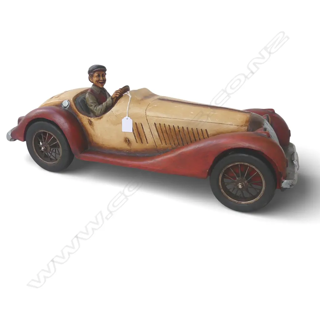 MAN IN VINTAGE CAR L.710mm COMPOSITE MATERIAL Image 1++