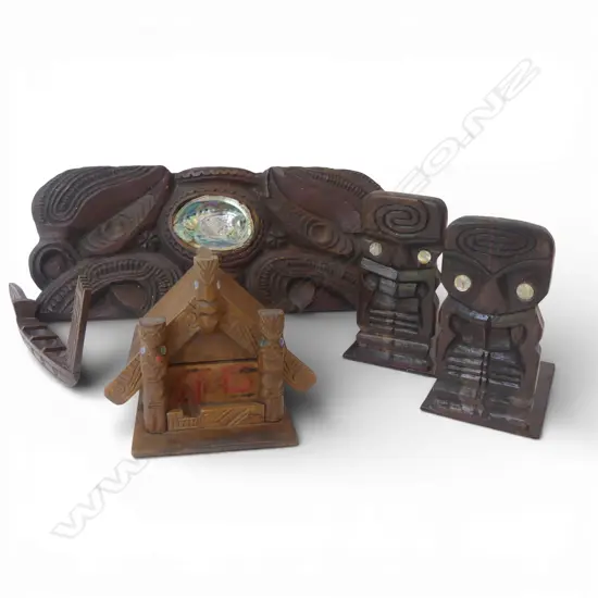 4 CARVED WOODEN MAORI ITEMS; PLAQUE W.460mm, MARAE, PR BOOKENDS, WAKA L.270mm
