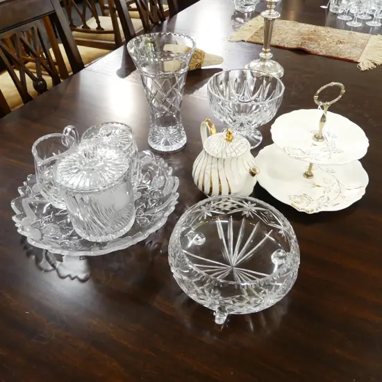 7 PCES CRYSTAL (VASE H.260mm), SADLER TEAPOT & ROYAL WINTON 2 TIER PLATE STAND