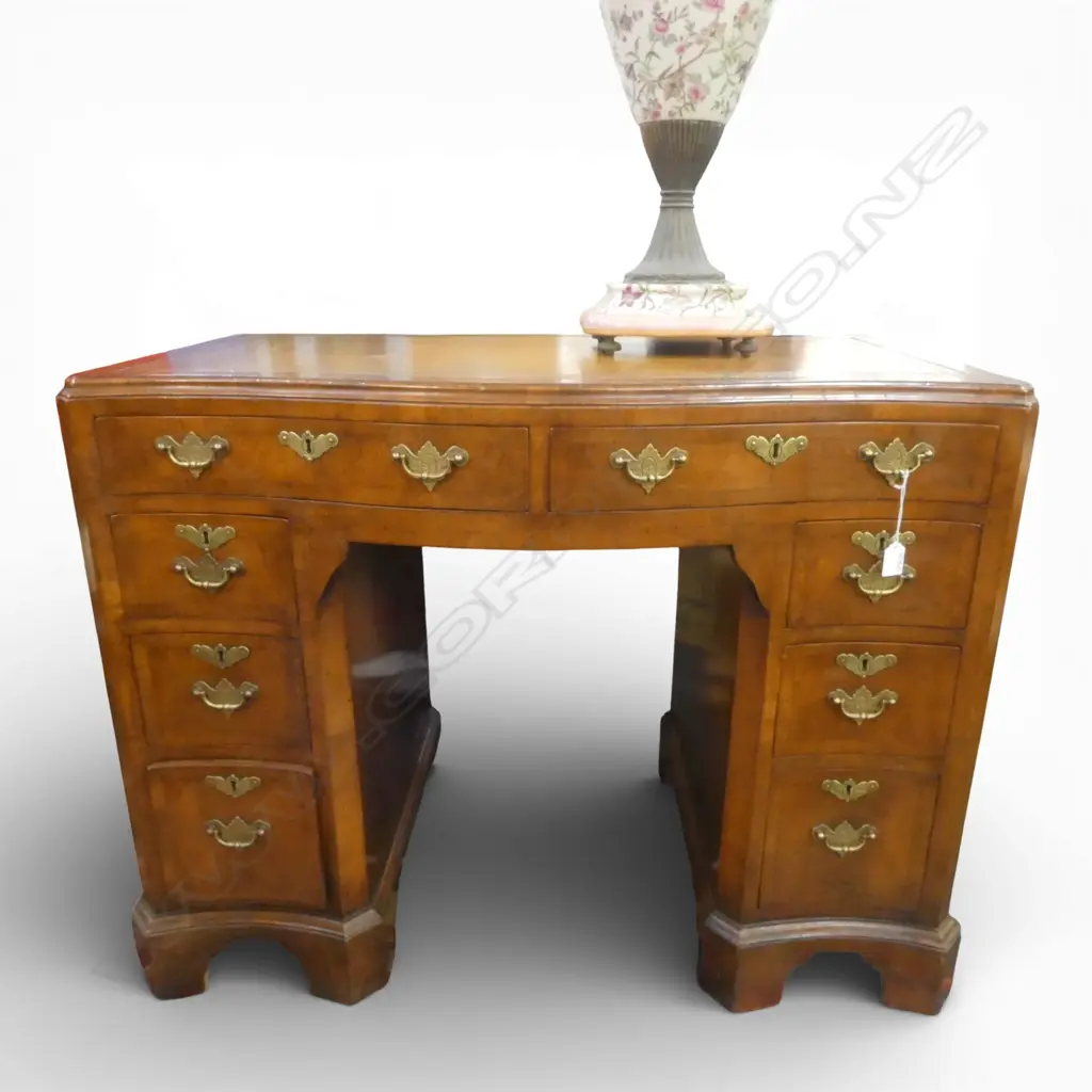 EARLY 20thC GEORGIAN STYLE WALNUT DESK, SERPENTINE FRONT, LEATHER TOP Image 1++