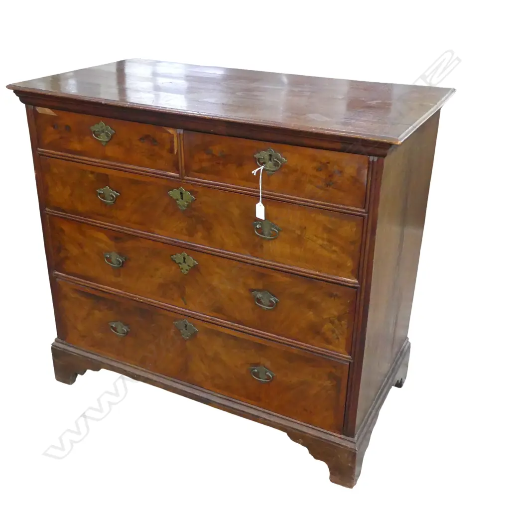 OAK CHEST OF DRAWERS WITH WALNUT VENEER 970 x 520 x 870mm (note, some veneer missing) Image 1++