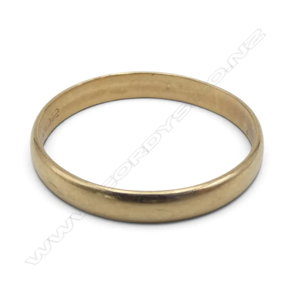 18ct YELLOW GOLD BAND RING half hoop style 1.86gms SIZE N Image 1++