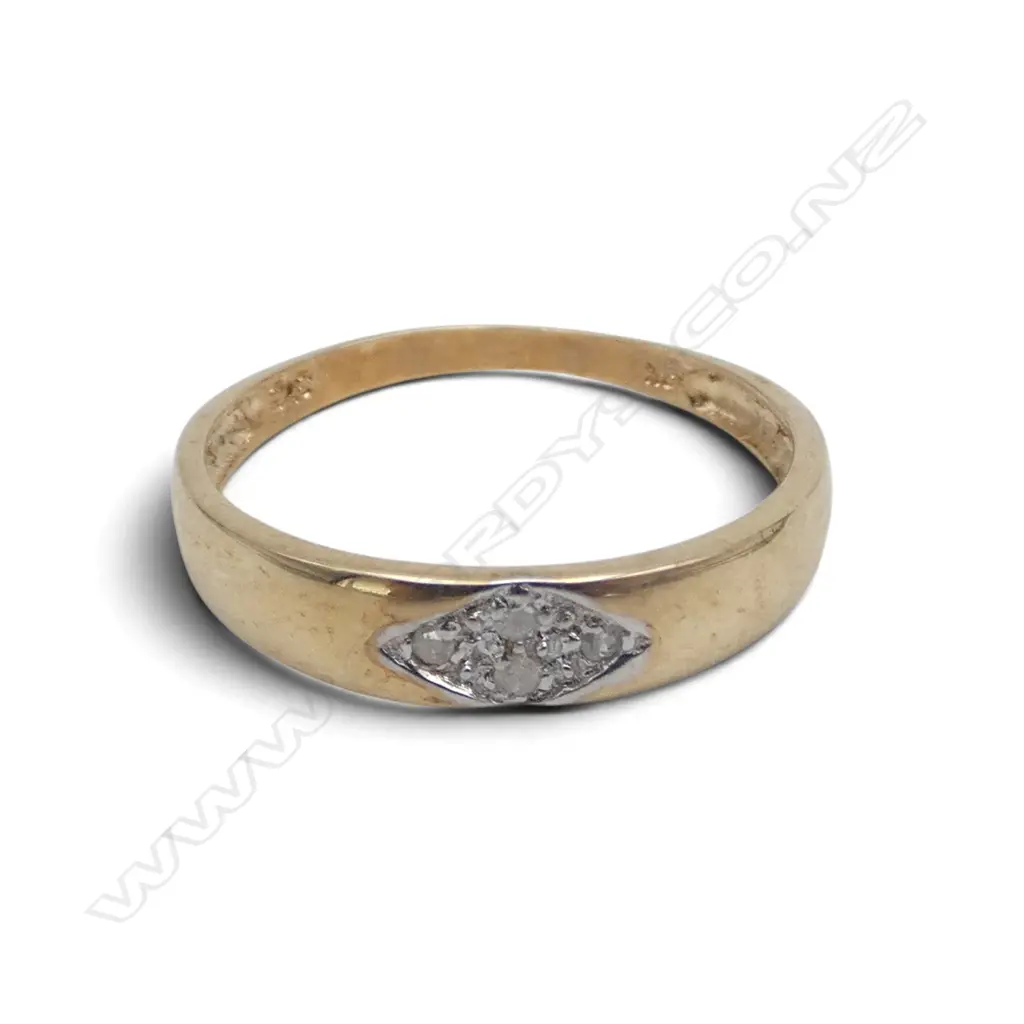 9CT GOLD & DIAMOND RING 1.2GMS SIZE O Image 1++