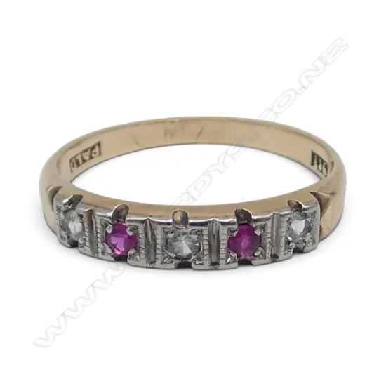 9ct GOLD SYN RED & WHITE BAND RING 1.7gms SIZE N1/2