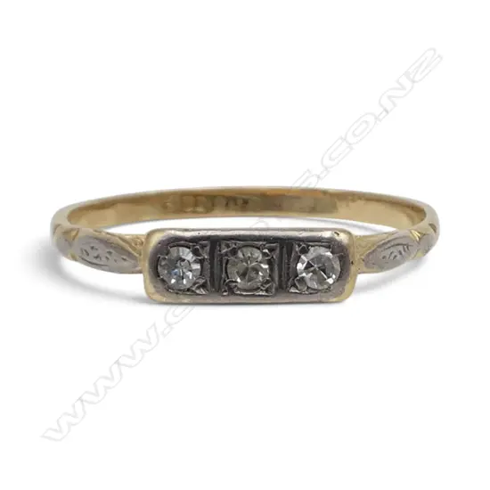 1920's 18ct GOLD & 3 STONE DIAMOND RING 2.4gms SIZE R