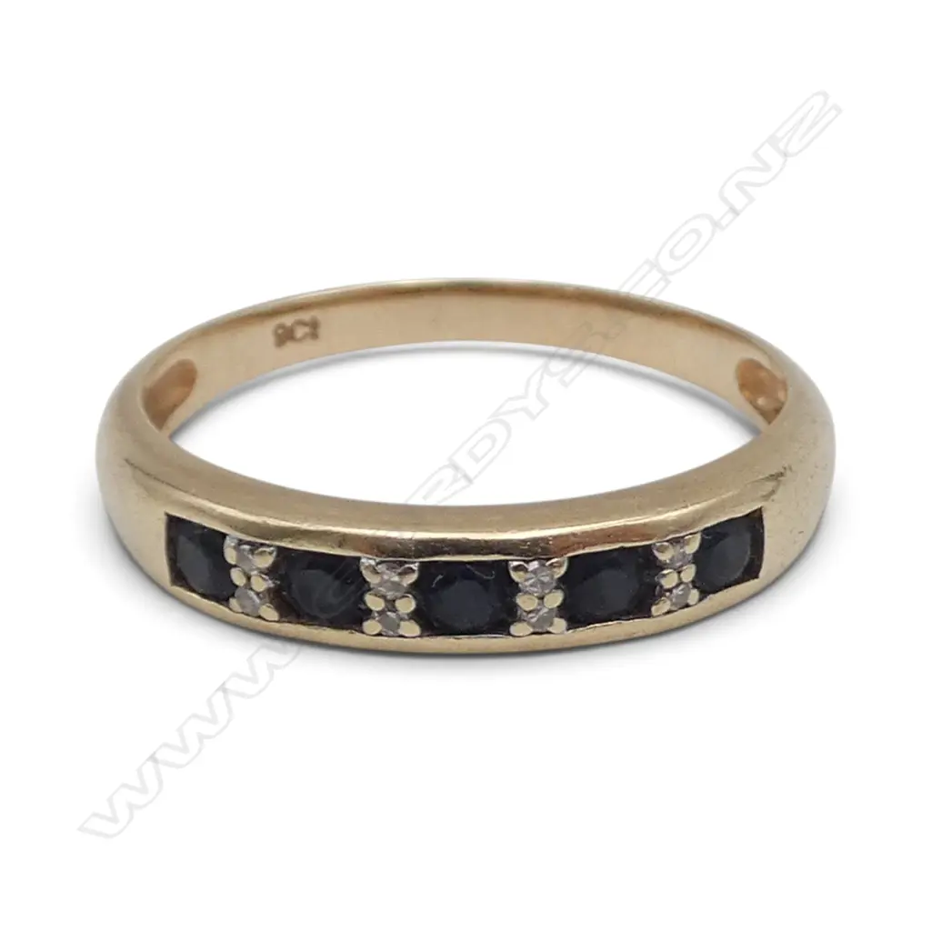 9ct GOLD SAPPHIRE & DIAMOND BAND RING 2.24gms SIZE T Image 1++