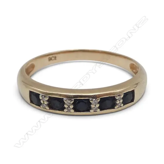 9ct GOLD SAPPHIRE & DIAMOND BAND RING 2.24gms SIZE T