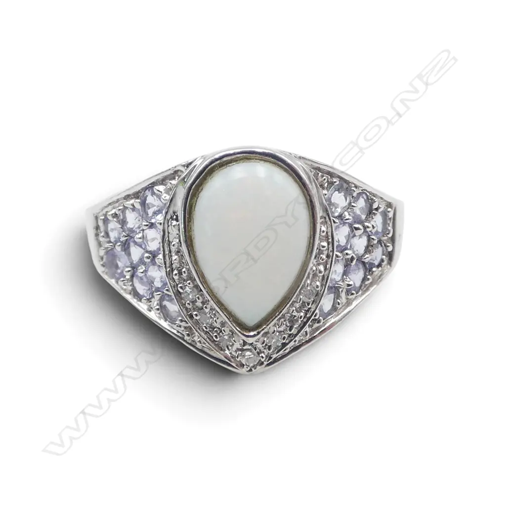 10CT WG OPAL LAVANDER SIDE STONES RING 5.3gms SIZE T Image 1++
