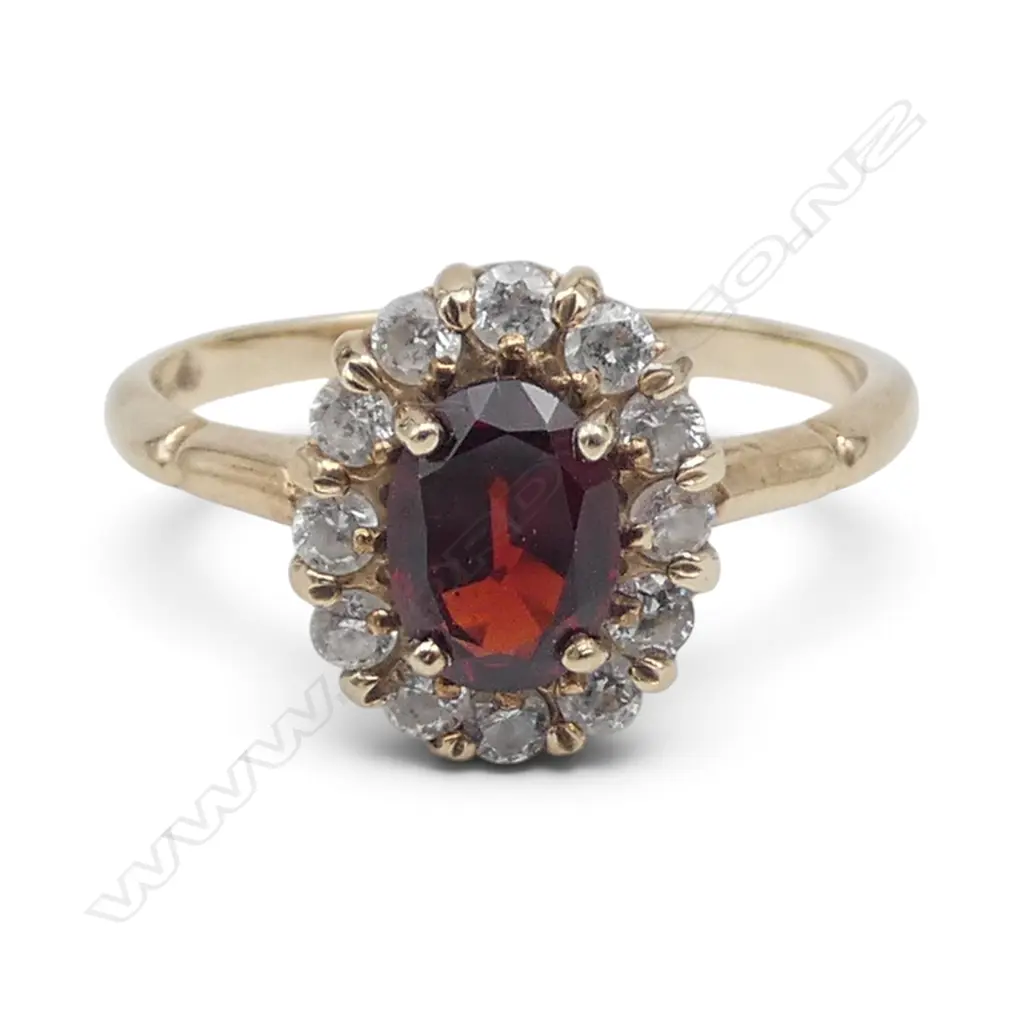 9ct GARNET AND CZ RING 2.74gms SIZE P Image 1++