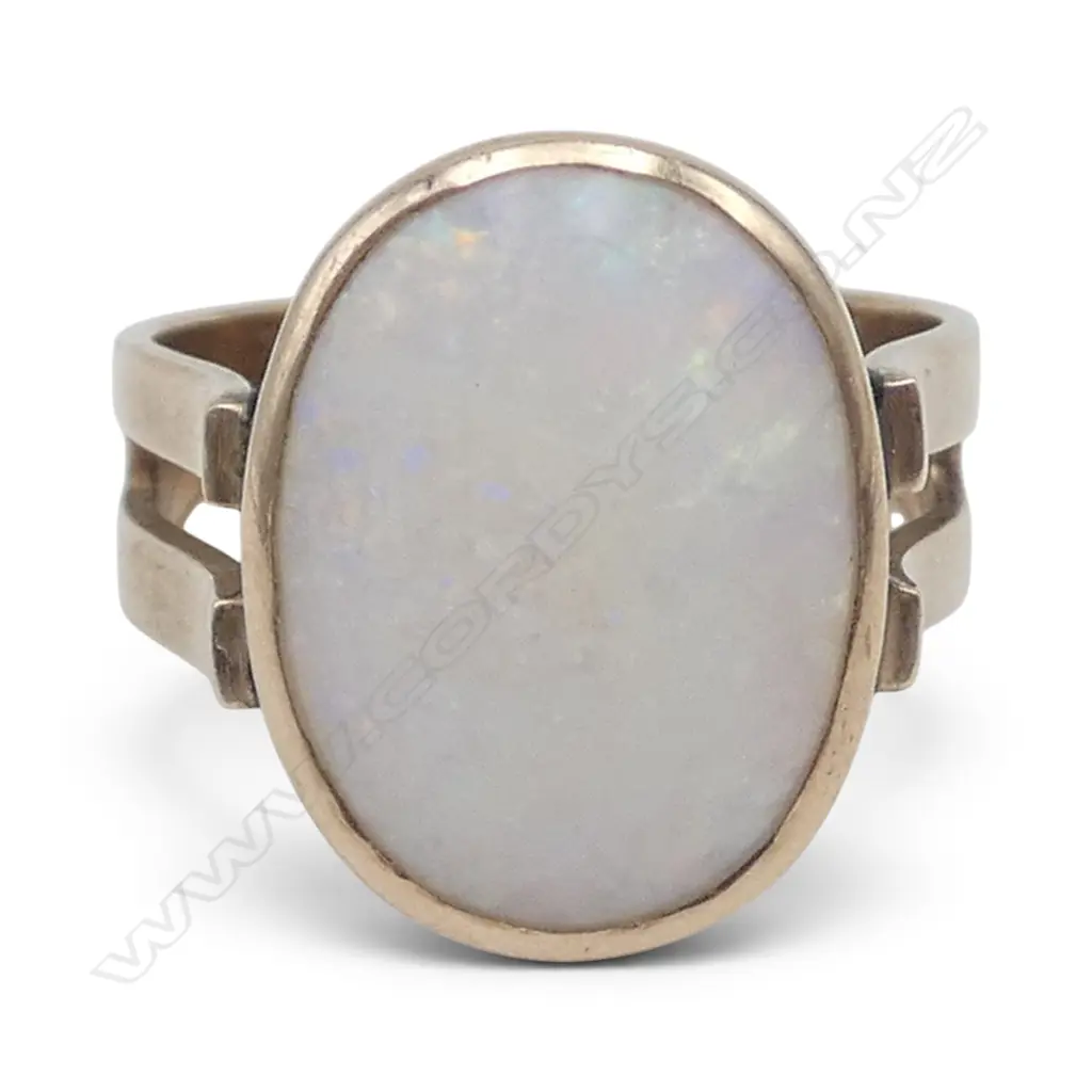VINTAGE 9ct GOLD & LARGE OPAL RING oval cabochon form 4.78gms SIZE L Image 1++