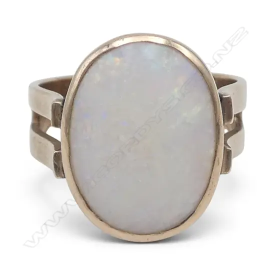 VINTAGE 9ct GOLD & LARGE OPAL RING oval cabochon form 4.78gms SIZE L