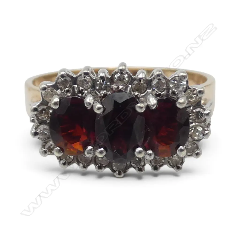 9CT GOLD GARNET AND DIAMOND RING SIZE O 3.44gms Image 1++