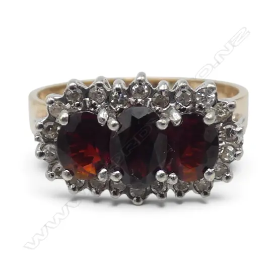 9CT GOLD GARNET AND DIAMOND RING SIZE O 3.44gms