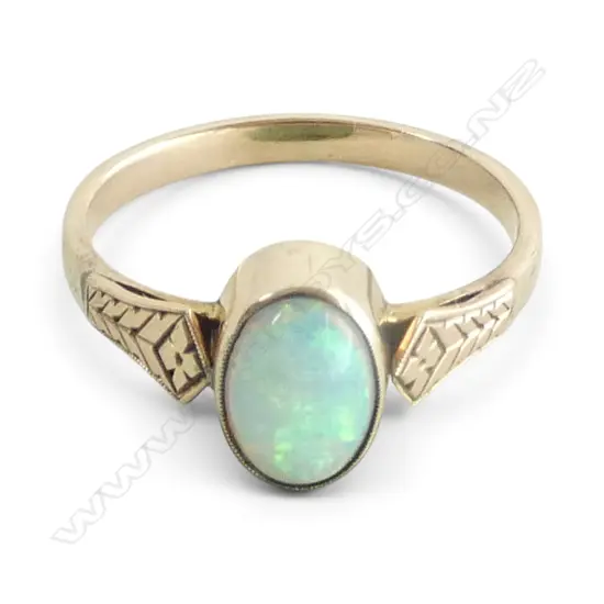 9CT VINTAGE OPAL RING 2.1gms SIZE K