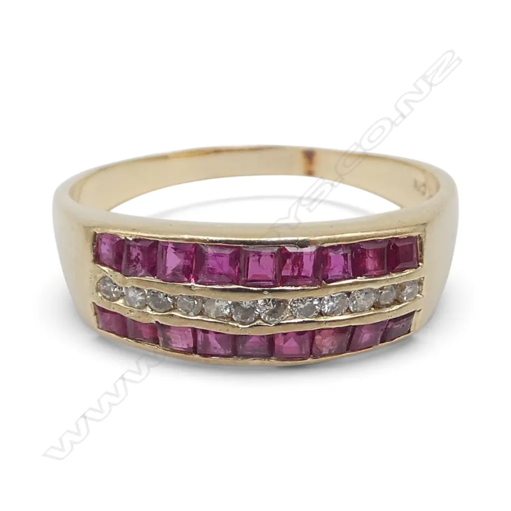 14ct RUBY DIAMOND RING 3.5gms (showing some wear) SIZE T Image 1++