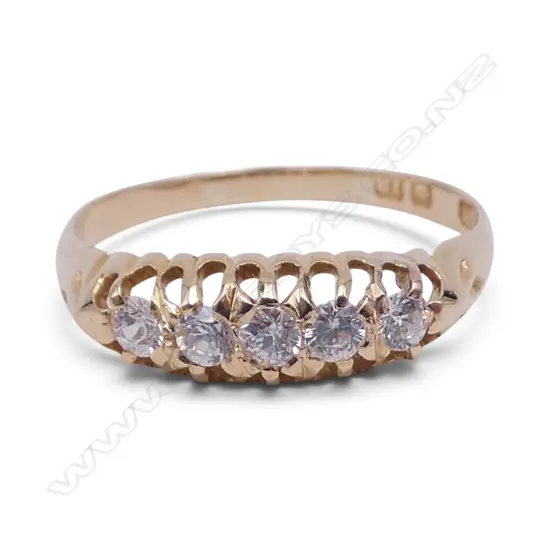 18ct YELLOW GOLD & 5 CZ STONE RING Sheffield hallmarks. 2.24gms