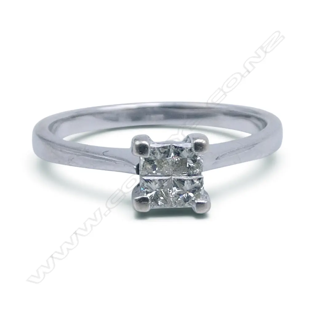 18CT WHITE GOLD 4  PRINCESS CUT STONE DIAMOND RING 2.8GMS SIZE O Image 1++