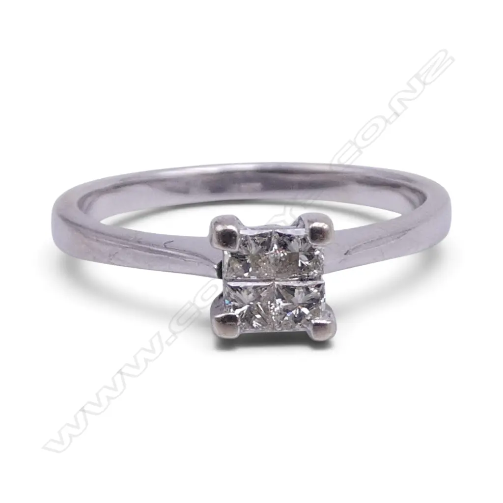18CT WHITE GOLD 4  PRINCESS CUT STONE DIAMOND RING 2.8GMS SIZE O Image 1++