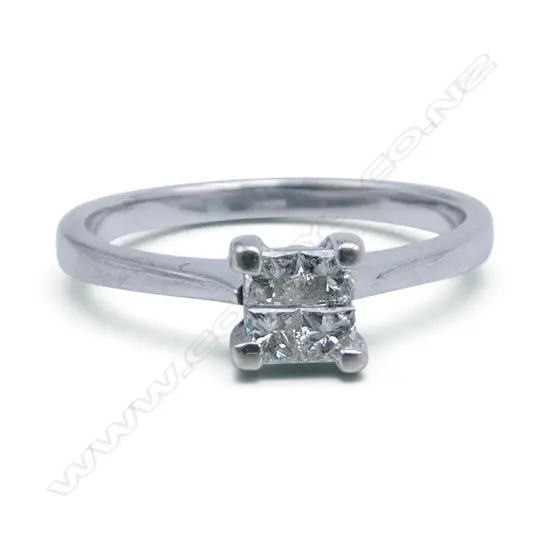 18CT WHITE GOLD 4  PRINCESS CUT STONE DIAMOND RING 2.8GMS SIZE O
