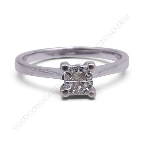 18CT WHITE GOLD 4  PRINCESS CUT STONE DIAMOND RING 2.8GMS SIZE O