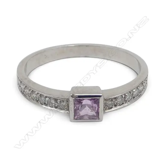 18CT WHITE GOLD PINK SAPPHIRE AND DIAMOND RING 3.15gms SIZE P