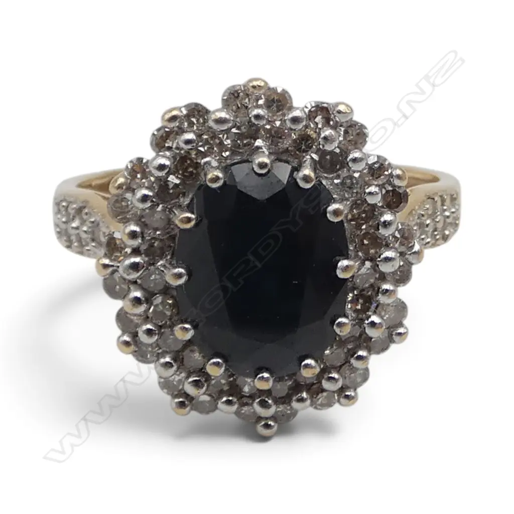 9ct YELLOW GOLD & SAPPHIRE CLUSTER RING 2.86gms size M Image 1++