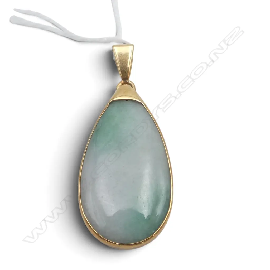 YELLOW 15ct GOLD FRAMED WHITE JADEITE PENDANT with bright green highlights L.34mm. 8.1gms Image 1++