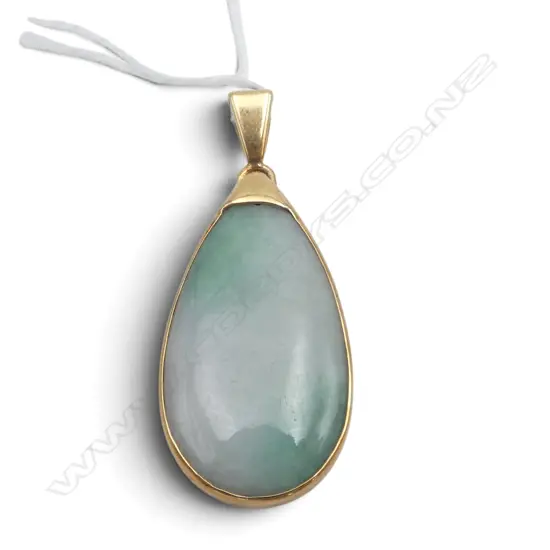 YELLOW 15ct GOLD FRAMED WHITE JADEITE PENDANT with bright green highlights L.34mm. 8.1gms