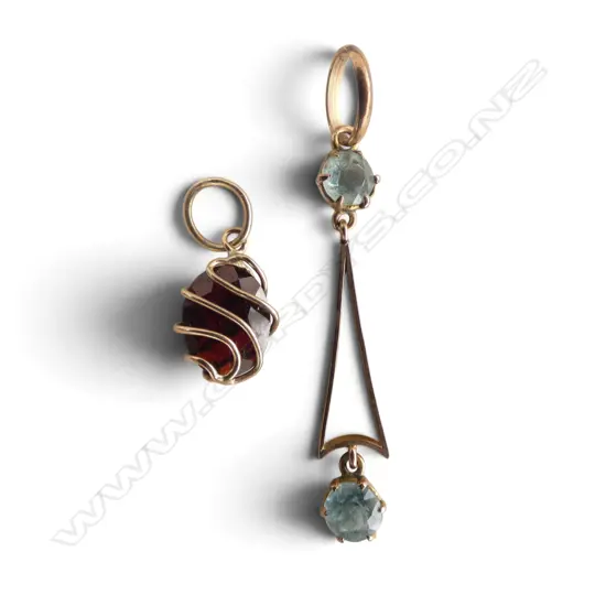 2 GOLD & GEM SET PENDANTS 1,5gms