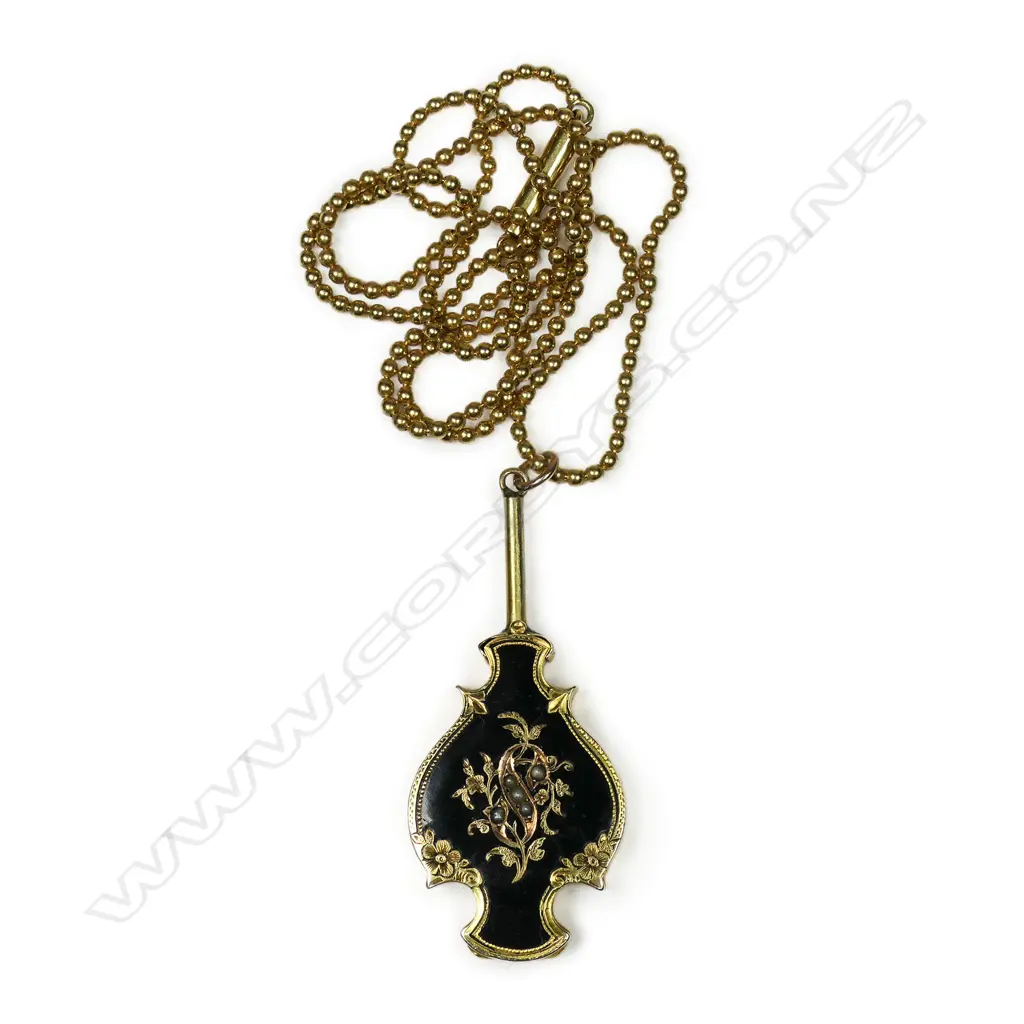 A 19thC 15ct gold fancy double locket pendant on chain, Image 1++