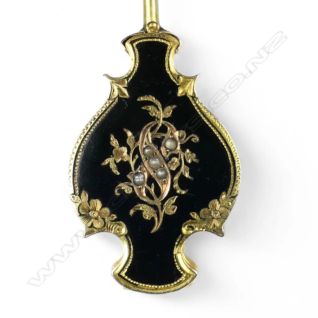 A 19thC 15ct gold fancy double locket pendant on chain, Image 1++