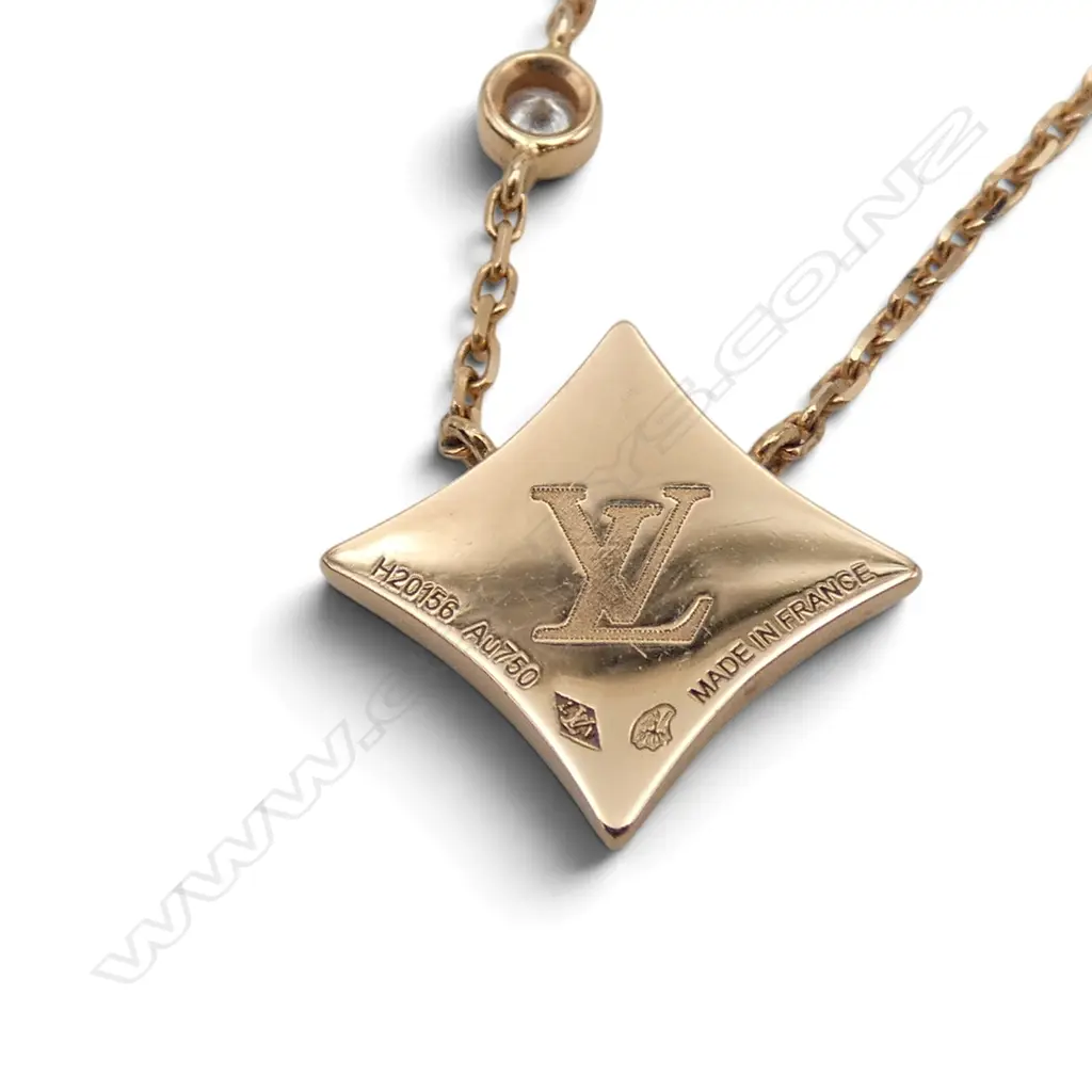 LOUIS VUITTON 18CT ROSE GOLD DIAMOND AND PEARL BLOSSOM PENDANT (purchase receipt $4750 box & guarantee card) 3.78gms Image 1++