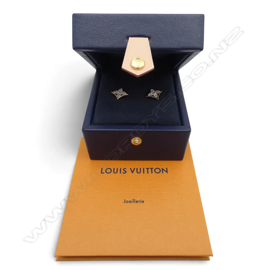 PR LOUIS VUITTON 18CT ROSE GOLD PEARL BLOSSOM EARRINGS (purchase receipt $5700 box & guarantee cards) 4gms Image 1++