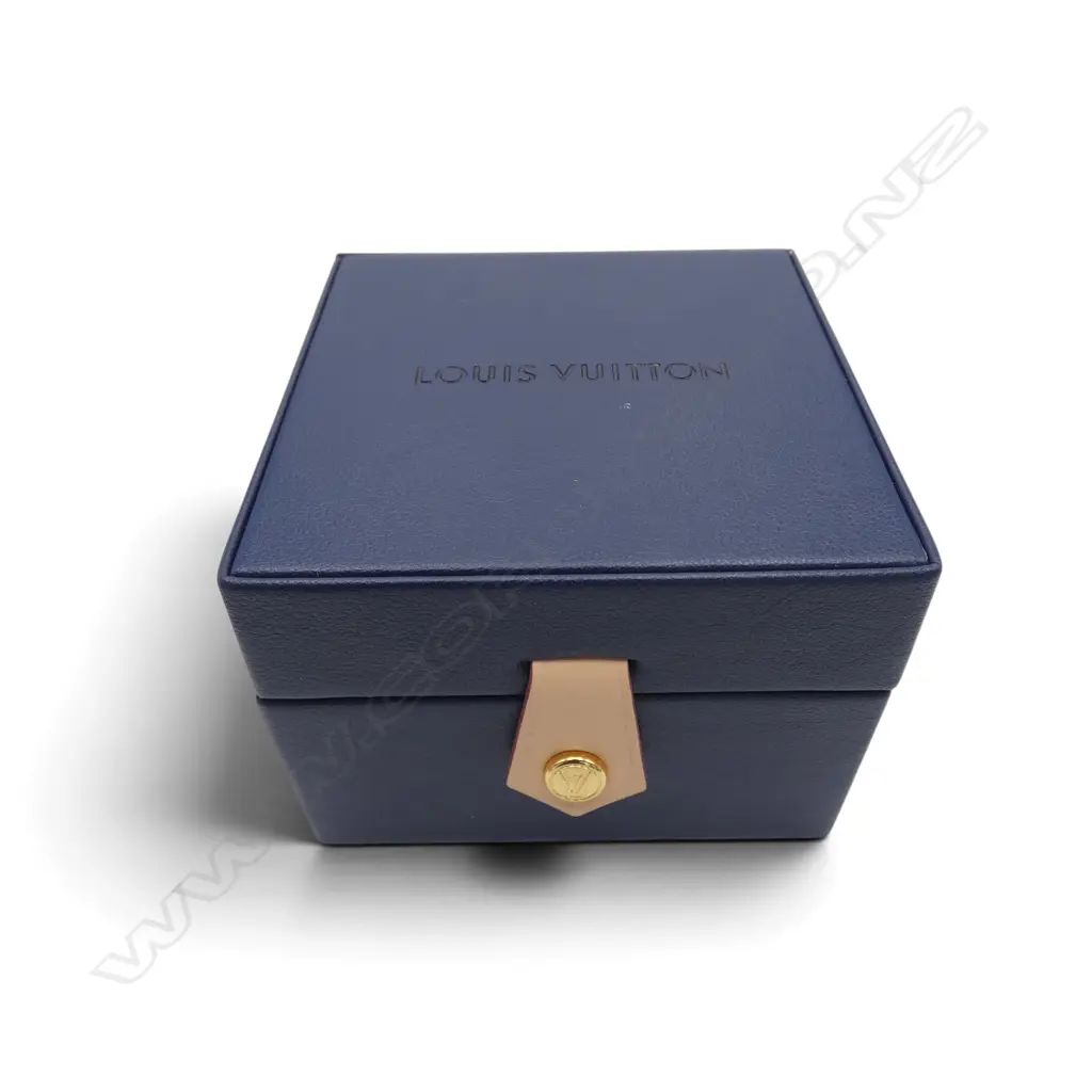 PR LOUIS VUITTON 18CT ROSE GOLD PEARL BLOSSOM EARRINGS (purchase receipt $5700 box & guarantee cards) 4gms Image 1++